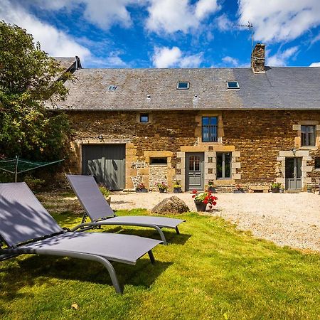 Villa Les prairies du Mont - Le gite de La Chapelle à Sougéal Extérieur photo