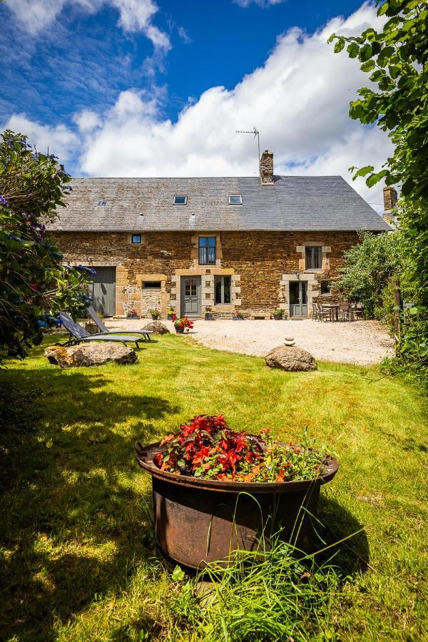 Villa Les prairies du Mont - Le gite de La Chapelle à Sougéal Extérieur photo